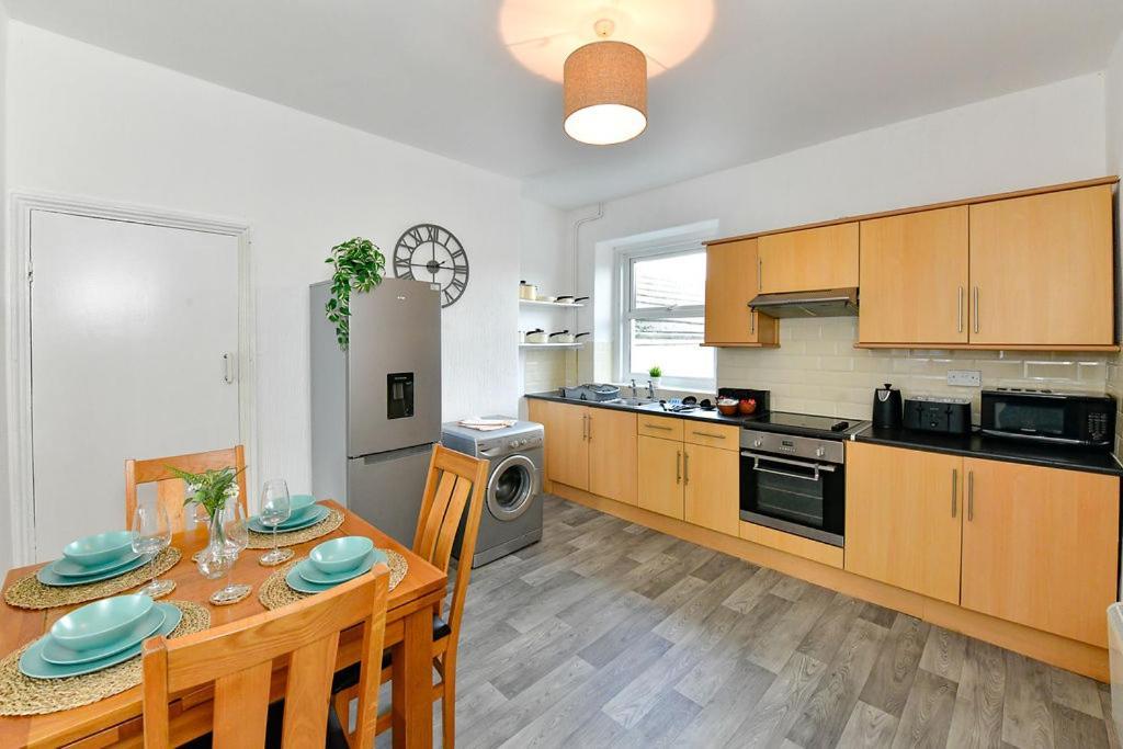 Spacious 2 Bedroom Apartment In The Heart Mumbles Zewnętrze zdjęcie